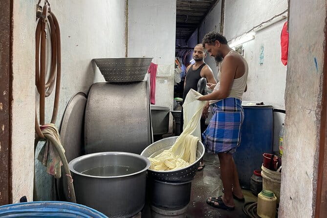 Dharavi Slum & Dhobi Ghat Mumbai: Private Guided Tour - Dharavi on foot: industries, people, and the truth behind the stereotypes