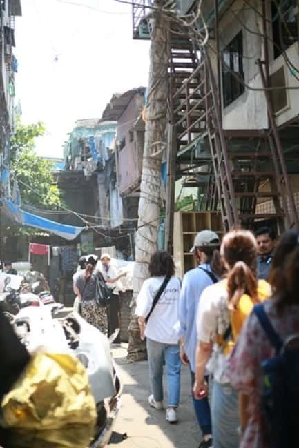 Dhobi Ghat Laundry and Dharavi Slum Tour with Local Train - Dhobi Ghat Viewing Deck: where the whole laundry story starts