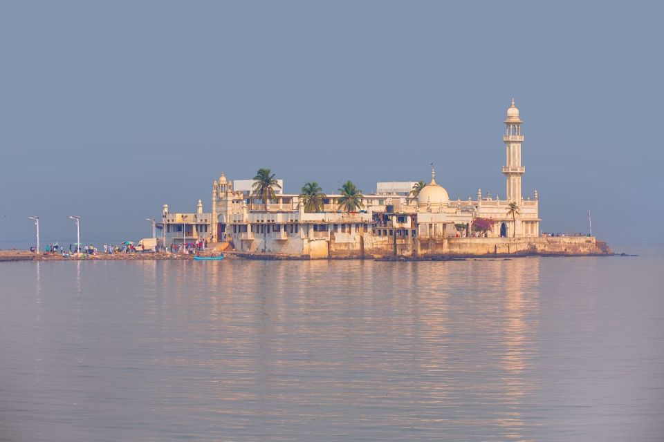 Essence of Mumbai: Half-Day Private Tour - Gateway of India and the Taj Mahal Palace Hotel: the waterfront mood setter