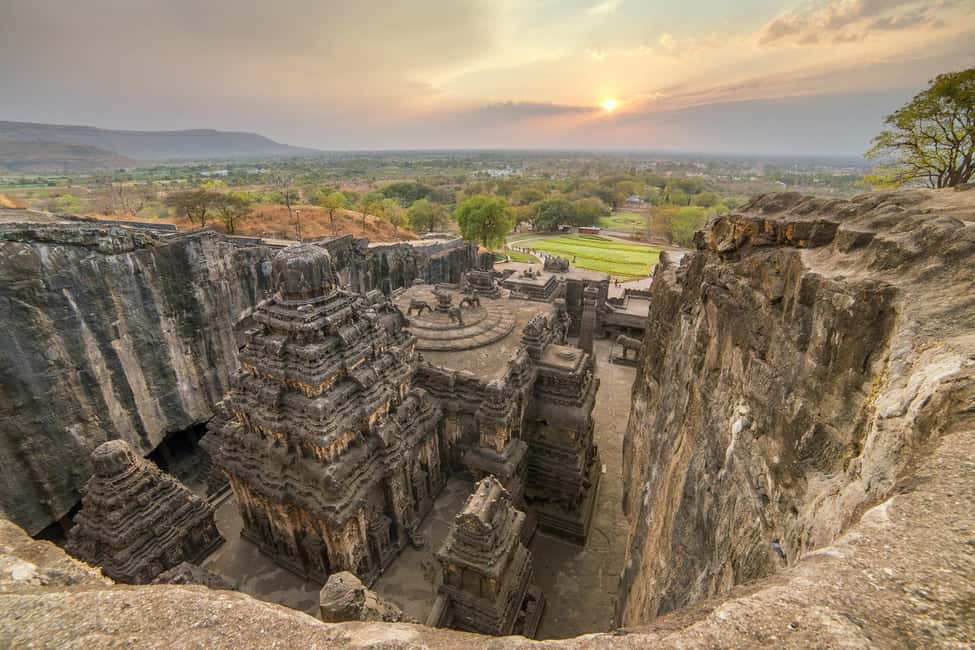 From Mumbai: Ajanta and Ellora Day Tour with Flights - Ajanta Caves: frescoes and sculptures that tell Buddha’s story