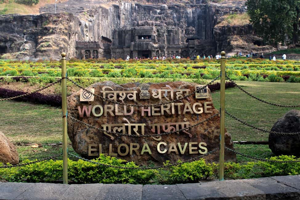 From Mumbai: Ajanta and Ellora Day Tour with Flights - Meals, markets, and a break from cave mode