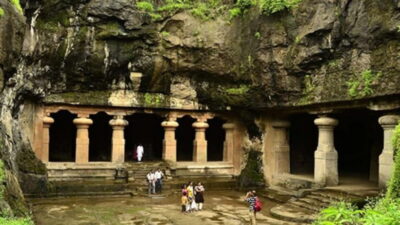 From Mumbai: Half-Day Elephanta Caves Tour with Ferry Ride - Cave 1 and the Trimurti sculpture: the must-see stop