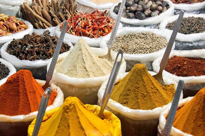 Magical Markets Tour in Mumbai with a local - Bhuleshwar Market Lanes: Fruits, Spices, Pooja Items, and Everyday Goods