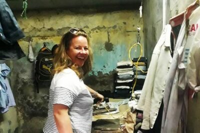 Morning Life of Mumbai's Dabbawalas and Dhobis Tour - The local train ride to Mahalaxmi: the city in motion