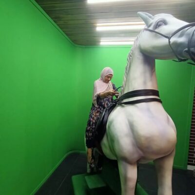 Mumbai: Bollywood Studio Guided Tour with Tickets - The Live Set Experience: Watching Filming Up Close