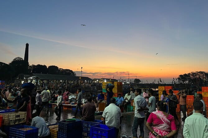 Mumbai By Dawn Morning Markets & The World’s Largest Laundry - Dadar Flower Market (Phool Gully): colors with a schedule