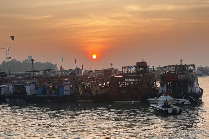Mumbai By Dawn Morning Markets & The World’s Largest Laundry - Dhobi Ghat: the world’s largest laundry in action