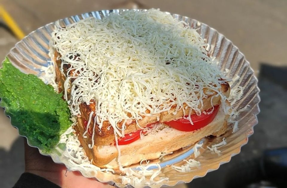 Mumbai: Evening Local Street Food Tour with Sightseeing - Mumbai After Sunset: Street Food Meets City Sights