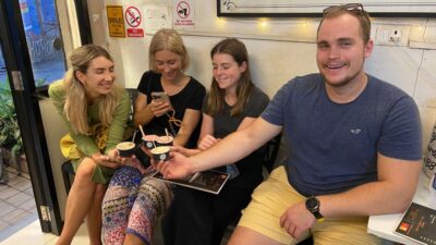 Mumbai: Evening Street Food Tasting & Cultural Market Tour - The short black cab ride: a taste of Mumbai’s rhythm
