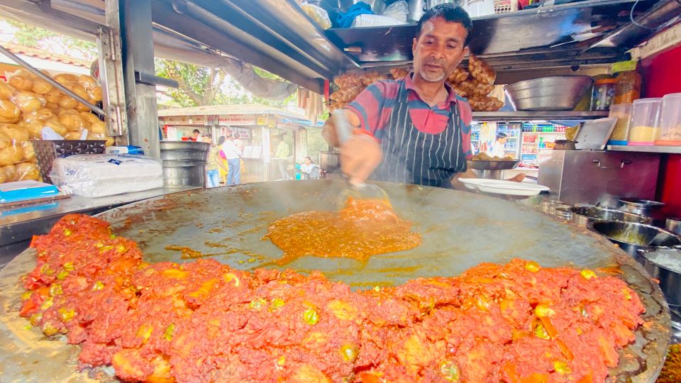 Mumbai: Evening Street Food Tasting & Cultural Market Tour - Girgaon Chowpatty: street snacks with beachfront energy