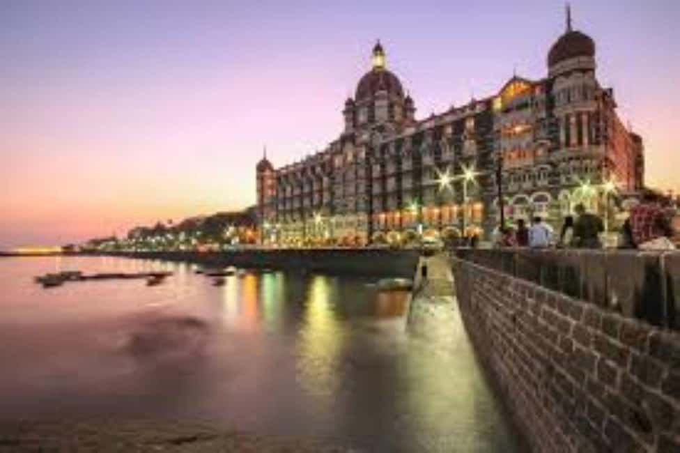 Mumbai: Full Day City Sightseeing with Lunch, Car & Guide - Banganga Tank and Jain Temple: Sacred Water and Quiet Faith