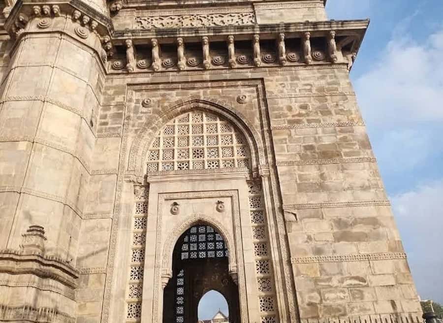 Mumbai Half-Day Guided Tour with Dhobi Ghat - Oval Maidan and Haji Ali: open space plus spiritual atmosphere