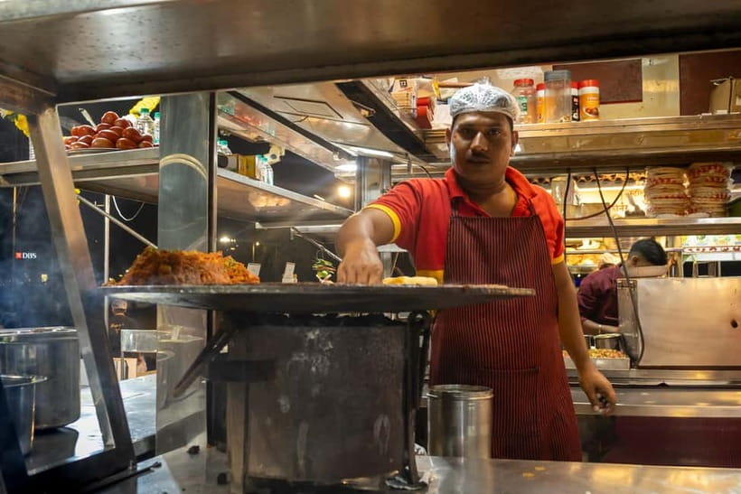 Mumbai Market and Temple Tour With Cow Shelter Visit - Starting at CST: why the McDonald’s meeting point makes sense