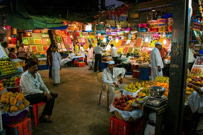 Mumbai Markets and Temples Tour - Starting in Colaba and ending near Charni Road