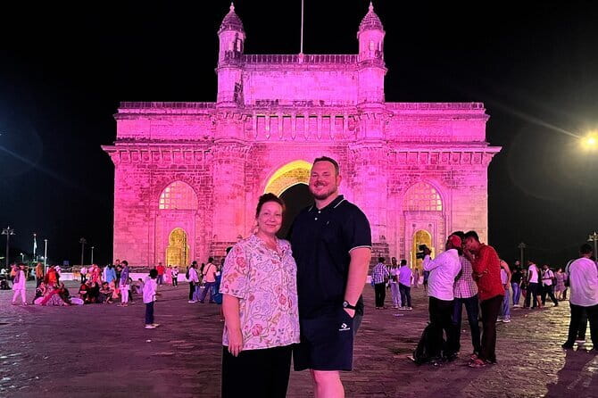 Mumbai Night Tour: Queen’s Necklace, Skyline & Heritage Lights - Marine Drive and the Queen’s Necklace skyline run