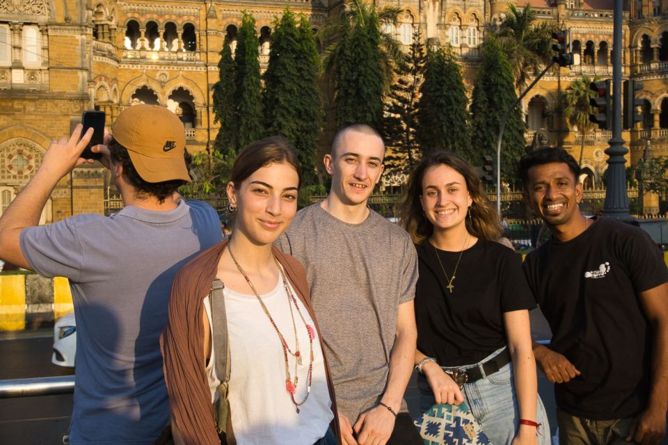 Mumbai: Private Bollywood Tour with Mumbai Sightseeing - Jain temple, Banganga tank, and Hanging Gardens viewpoints