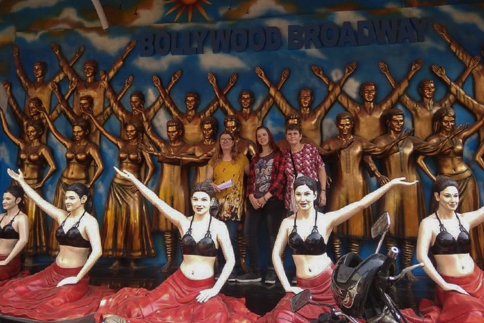 Mumbai: Private Bollywood Tour with Mumbai Sightseeing - Move for Dance: where Bollywood turns from screen to body