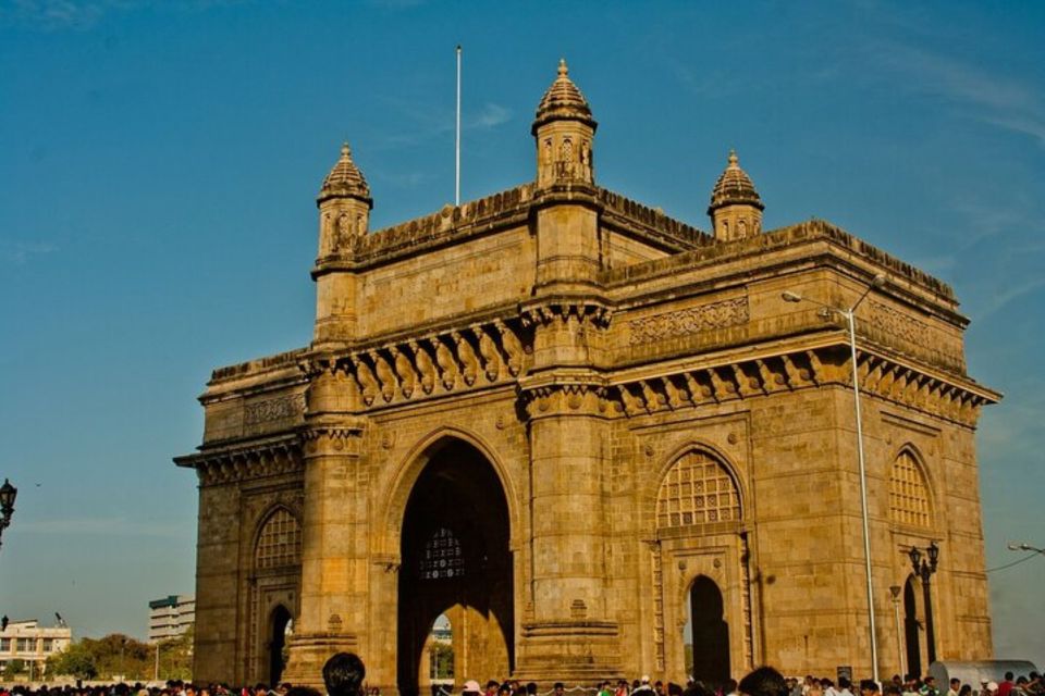 Mumbai: Private custom tour with a local guide - Getting your bearings in Mumbai with a local guide