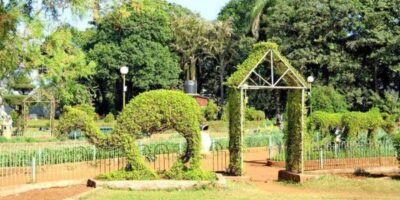 Mumbai: Private Guided Full-Day City Sightseeing Tour - Gateway of India: the big photo stop with a clear story