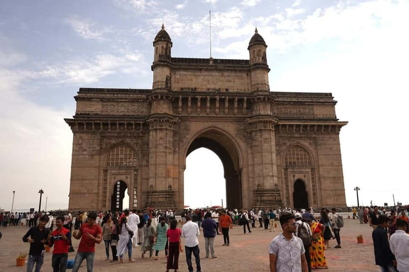 Mumbai: Private Sightseeing Tour and Slum Tour with Pickup - Gandhi House, Rajabhai Clock Tower, and the route between big stops