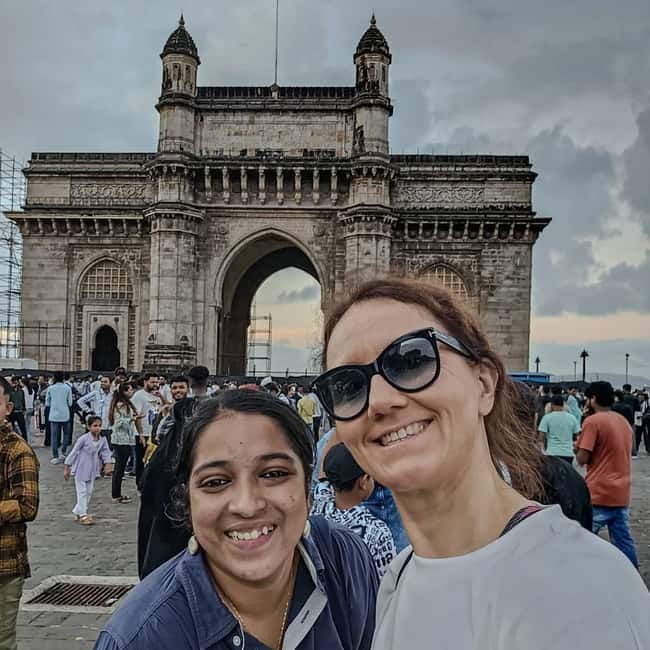 Mumbai: Private Sightseeing Tour and Slum Tour with Pickup - The landmark sweep: Gateway, Taj Mahal Hotel, Marine Drive, and famous views