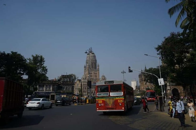 Mumbai: Private Slum and Sightseeing Full-day tour - A private 8-hour Mumbai day that actually feels like Mumbai