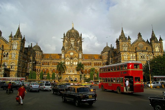 Mumbai Sightseeing Tour by Public Transport with family Lunch - Marine Drive: a short walk that teaches you the nickname