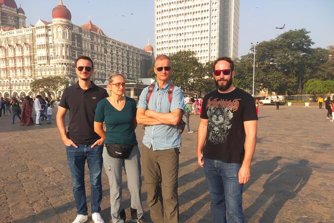 Mumbai Sightseeing Tour for Cruise Passengers - Marine Drive: street lights and a long ocean line