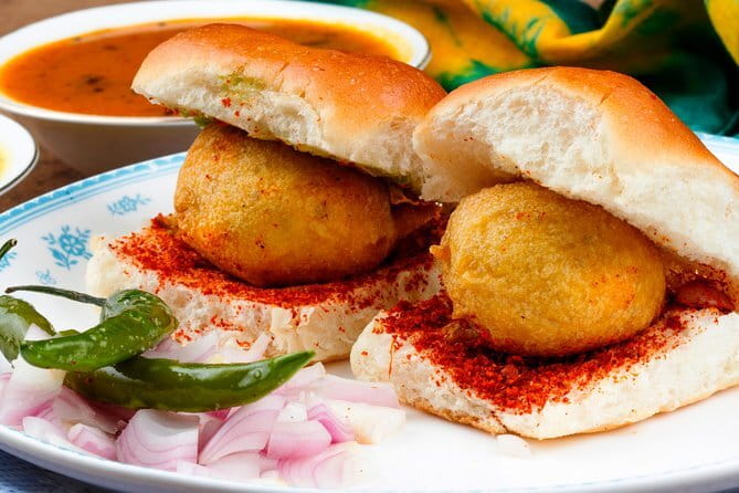Mumbai Street Food & Temple Tour: Hidden Markets & Night Bazaar - Minara Masjid in the Muslim Quarter: Mughlai kebabs and sweets
