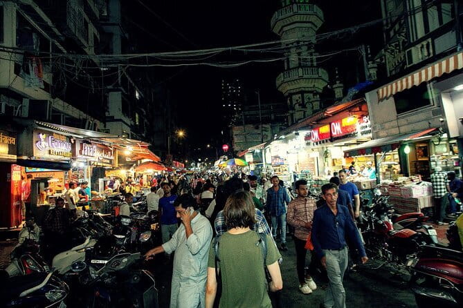 Mumbai Street Food & Temple Tour: Hidden Markets & Night Bazaar - The added meaning: temple evening rituals and Pinjrapole cattle shelter