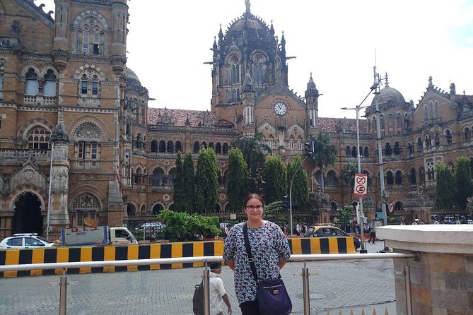 Mumbai Tour by Ac coach with pickup in Colaba & Mumbai Port only - Siddhivinayak Temple, a big-bridge drive, and Band Stand: the Mumbai you see from the road