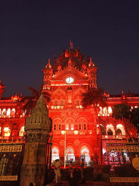 Night Tour: Mumbai’s Nights & Buzzing Bazaars - Chhatrapati Shivaji Maharaj Terminus and the “City Icons” Finish