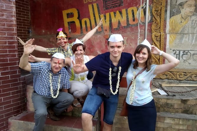 One-Day Private Taj Mahal Tour From Mumbai - The hidden value: a private guide plus private transfers