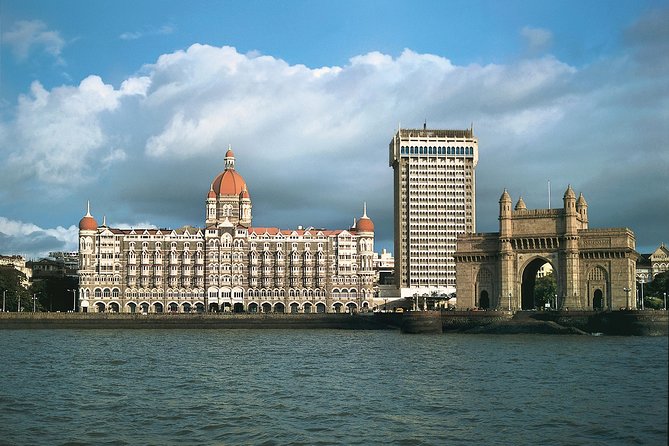 Private Full-Day Mumbai City Highlights with Markets Tour - Gateway-to-CST morning: colonial symbols, then a train-station icon