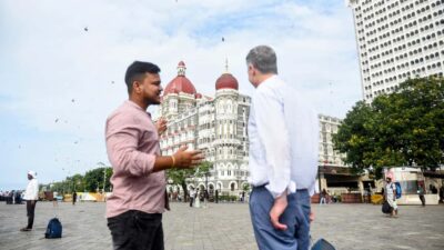 Private Full-Day Mumbai Sightseeing & Dharavi Slum Tour - Hotel pickup, air-conditioned comfort, and the guide team