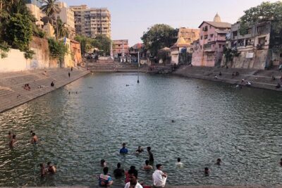 Private Guided Spiritual Walk in Banganga Hindu Temples - Walkeshwar Temple Complex: stone temples and shrines made readable