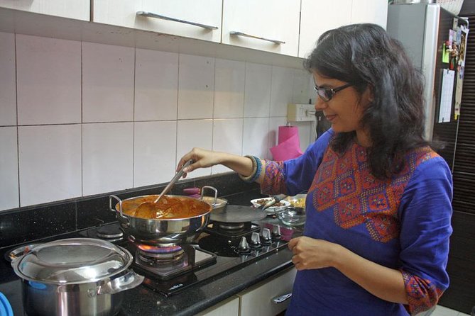 Private Market Tour and Vegan Indian Cooking Demo in Andheri West Mumbai - Drinks and the vibe: learning feels easier when you’re fed