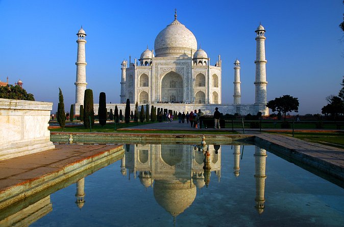 Same Day Tour from Mumbai to Taj Mahal and Agra With Flights - Driving Back to New Delhi and the Late-Might Return to Mumbai