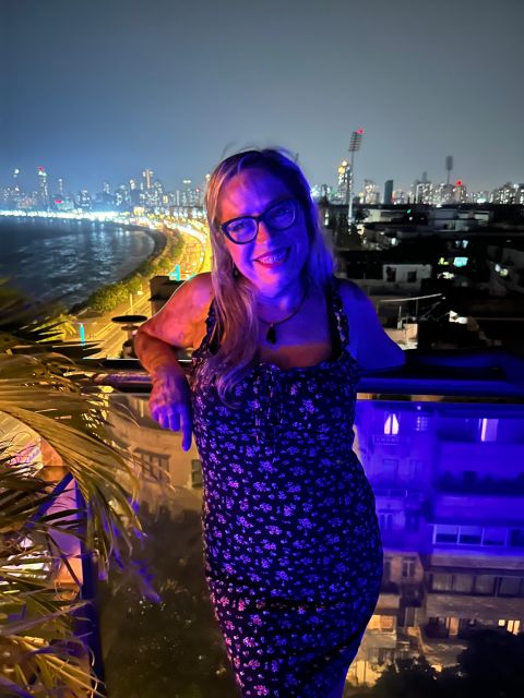 South Bombay Bar Live Tour 2 hours - The Bar Crawl Part: How the Guide Turns Drinks into Story