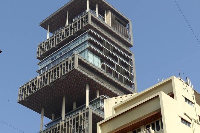 South Mumbai City with Dharavi Slum Tour in Private Vehicle - Girgaum Chowpatty: A Breath of Sea Air