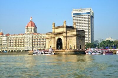 Spiritual & City Highlights: Private Mumbai Temple Tour by AC Car - Gateway to Marine Drive: City Icons You Can Actually See in One Day