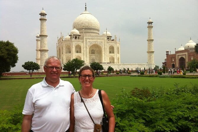 Taj Mahal Day Trip Including Same Day Flights from Mumbai - Agra Fort: possible add-on, depending on the clock