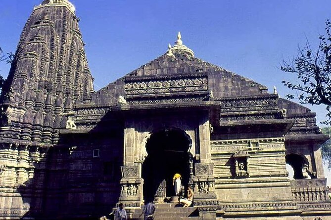 Temples & Vineyards: Private Tour to Nashik from Mumbai - Ramkund on the Godavari: sacred steps, real ceremonies