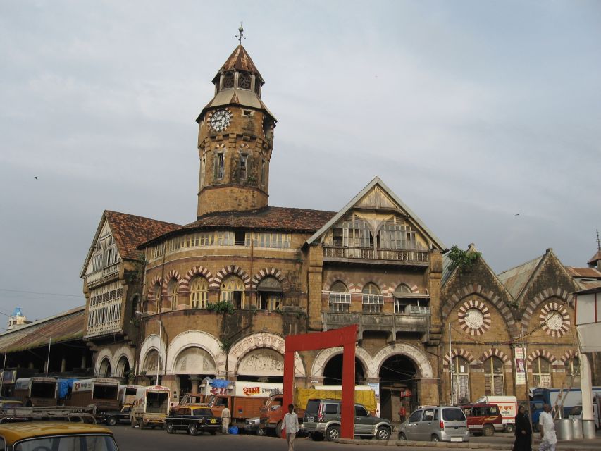 The Mumbai by Dawn Tour - Gateway of India at sunrise: the warm-up stop